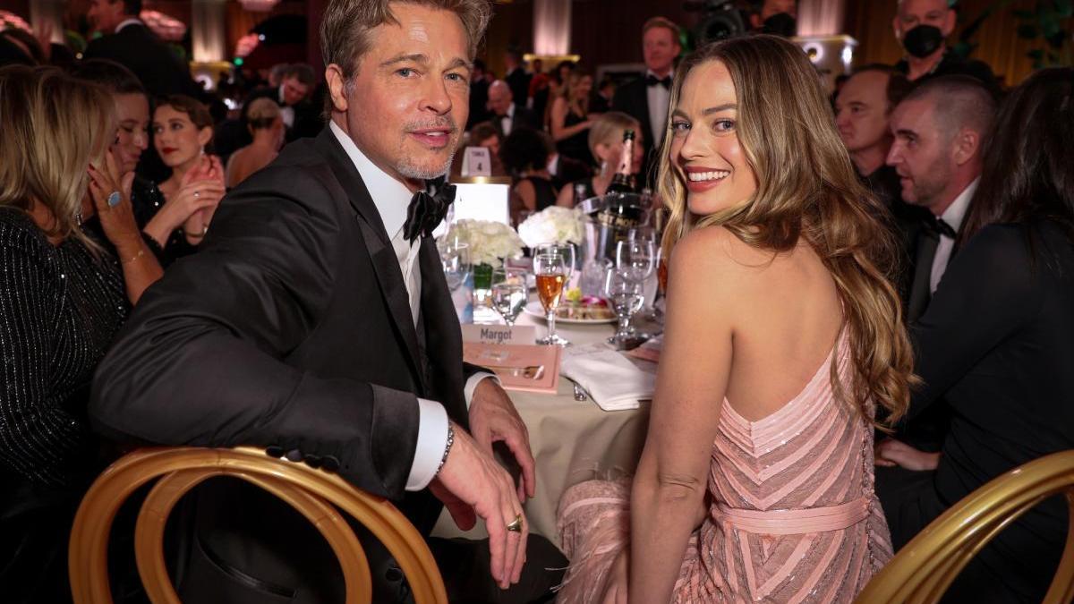 Brad Pitt y Margot Robbie en los Globos de Oro 2023