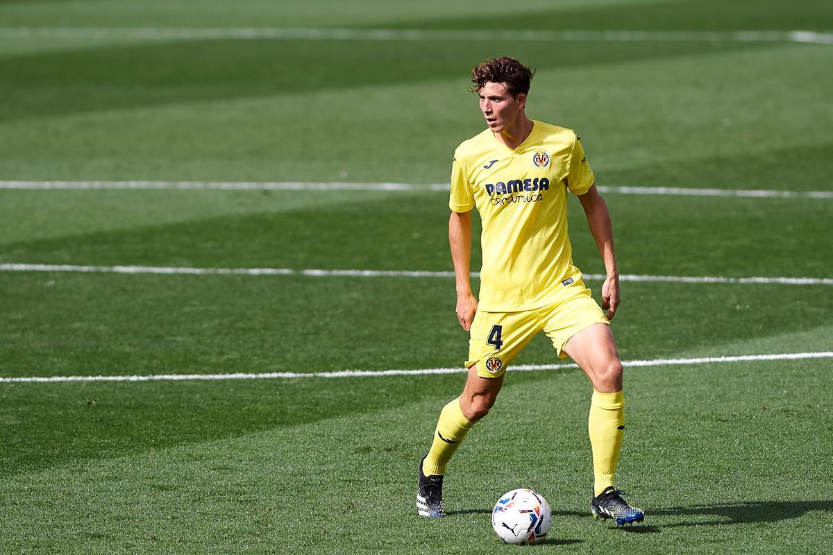 Pau Torres. Central. 25 años. Villarreal. 21 veces internacional. Defensa zurdo que aúna contundencia y buen toque de balón para asegurar la salida. Muy maduro pese a su juventud, se ha convertido en un puntal del Villarreal. Como Eric, estuvo en la Eurocopa y en los Juegos.