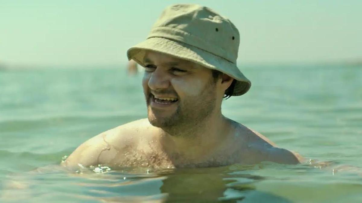 Un fotograma de "Suntan"