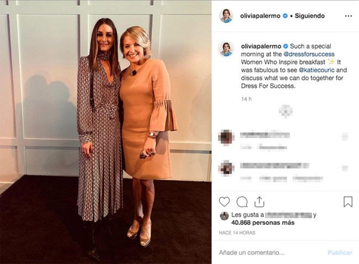 Olivia Palermo con vestido estampado plisado de Zara