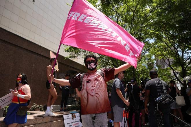 Manifestantes del movimiento #FreeBritney en Los Angeles