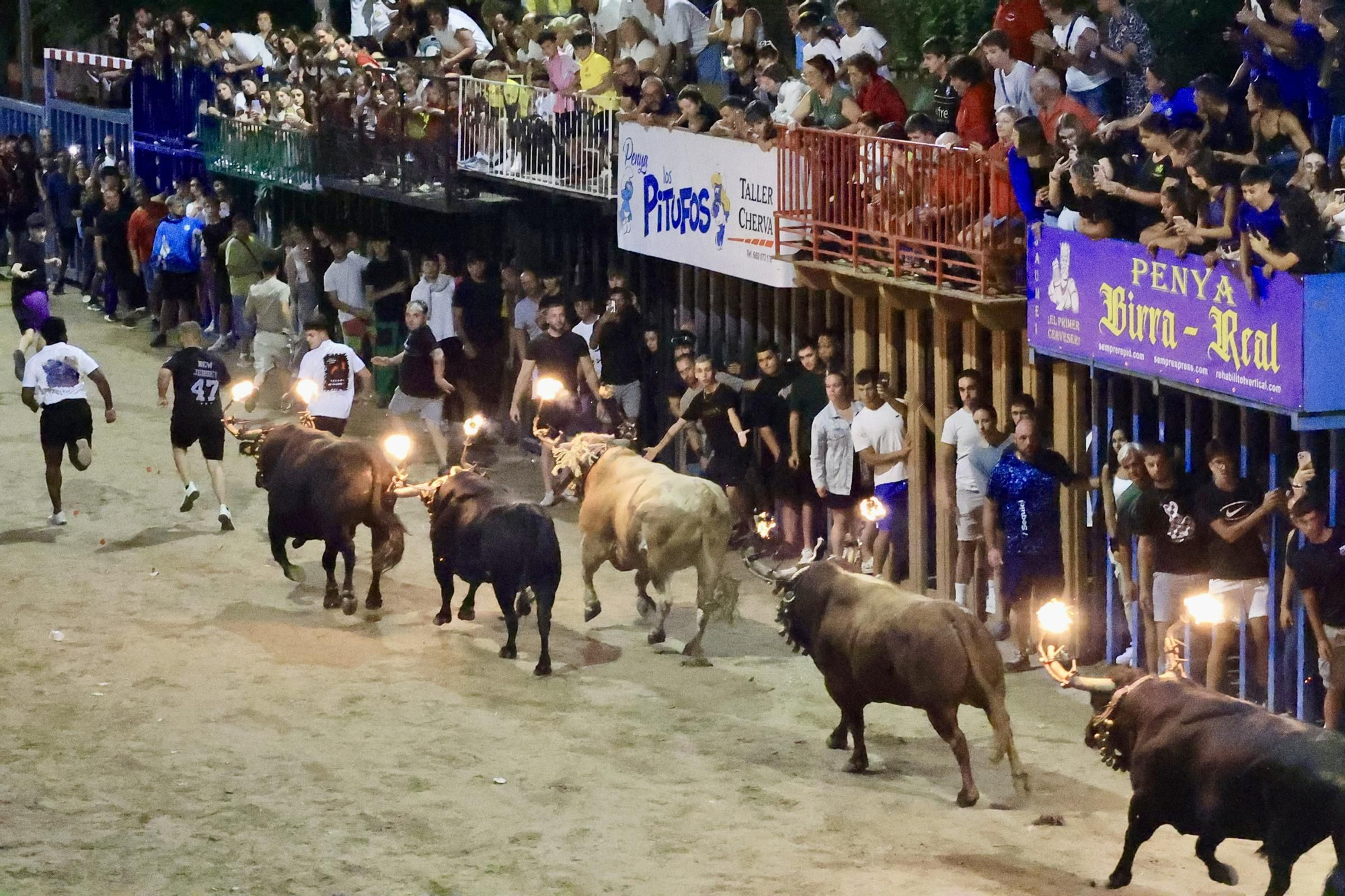 Galería de fotos: Vila-real vibra con toros y el encierro de embolados en el miércoles de fiestas