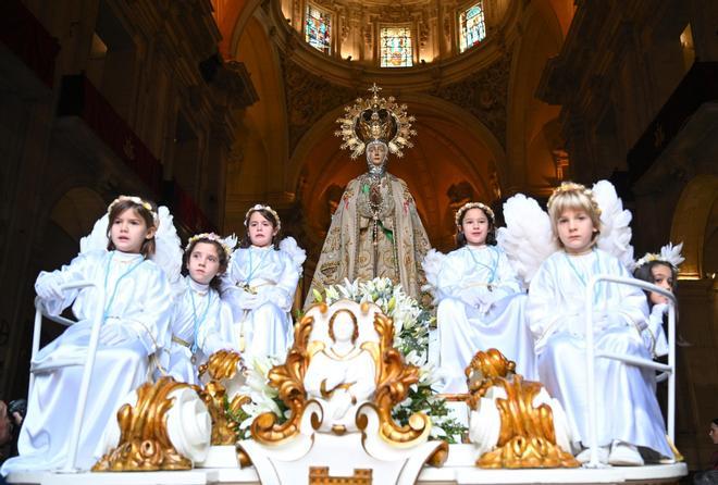La procesión de la patrona de Elche en el 'Trono dels Angelets', en imágenes