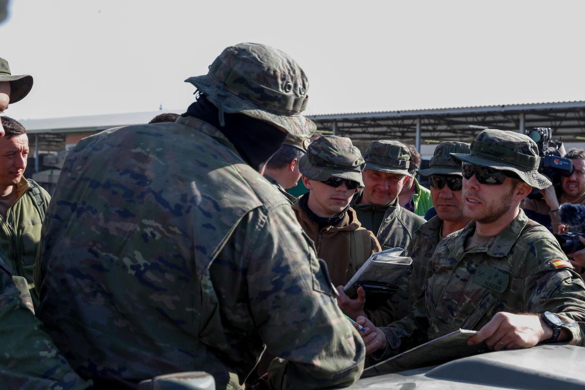 Militares ucranianos reciben formación sobre tanques Leopard en Zaragoza