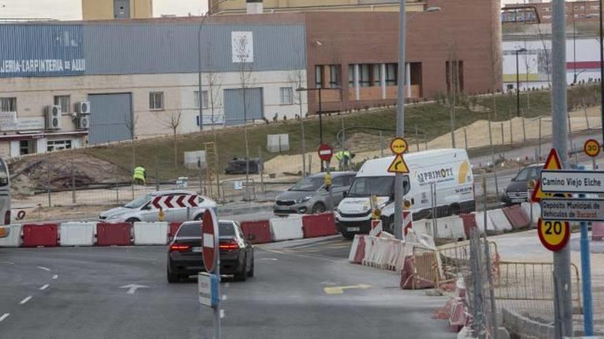 Las obras de la Vía Parque avanzan a buen ritmo en su tramo final, junto a Puerta de Alicante, pero no hay plazos para su conexión con el Pau 1.