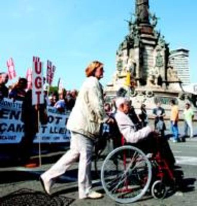 Protesta de persones grans i de discapacitats el dia 1 a Barcelona.