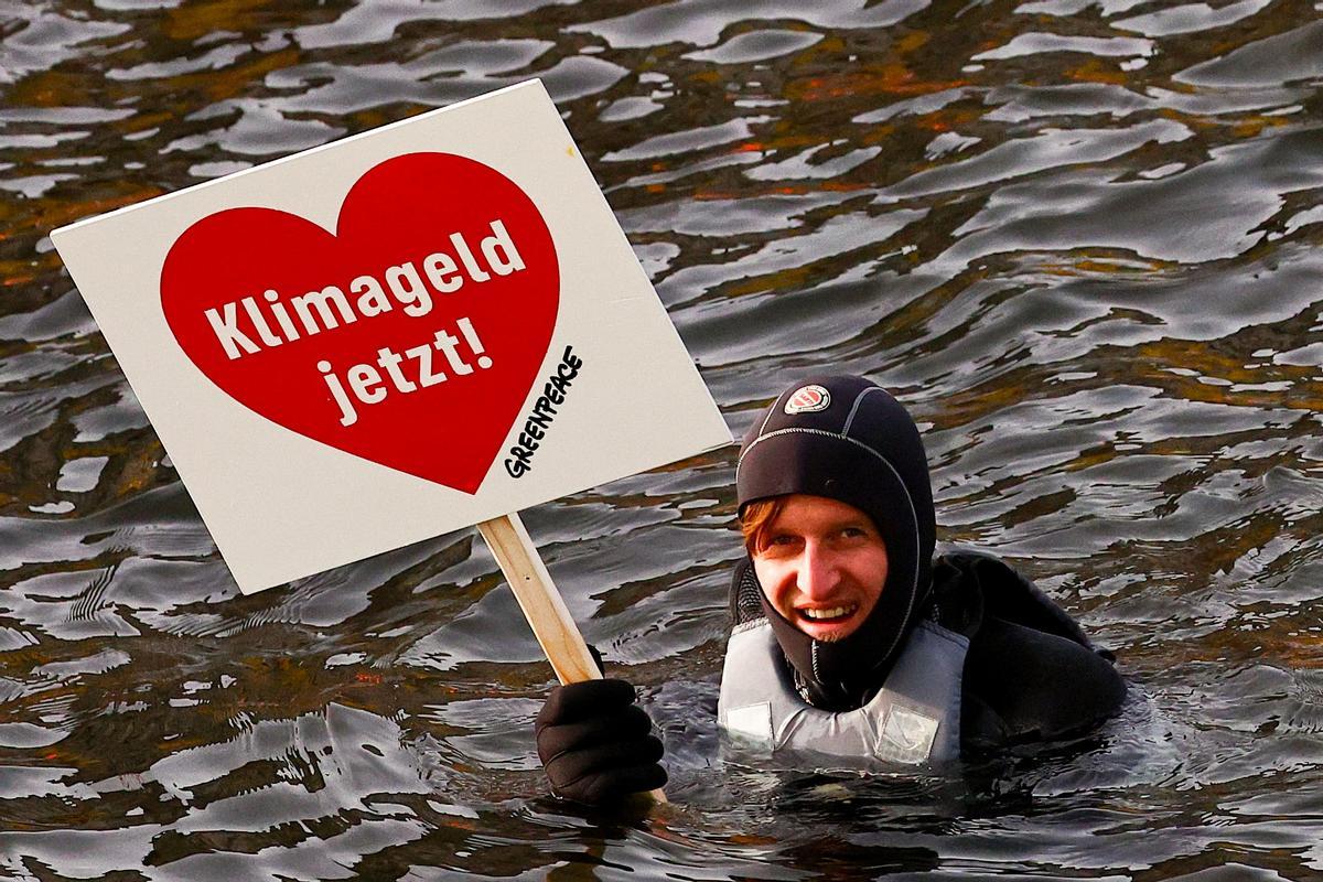 Protesta de Greenpeace en el río Spree de Berlín