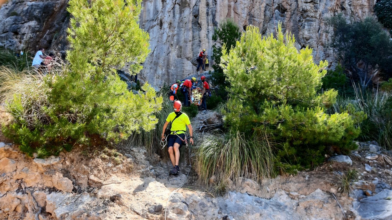 Simulacro de un rescate extremo  en la montaña