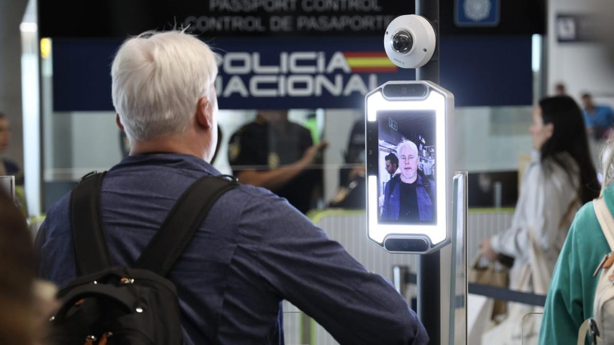 ¿Viajas a Canarias? Esto es lo que te espera en el nuevo control de fronteras con EES