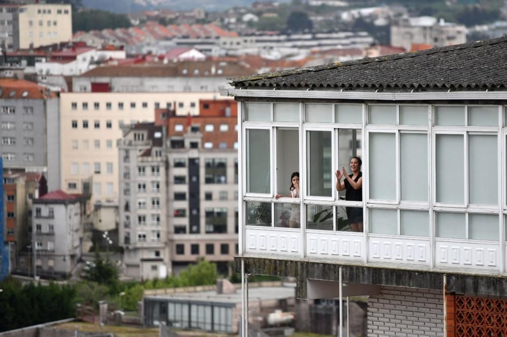 Vecinos unidos en la cuarentena por los aplausos en los balcones