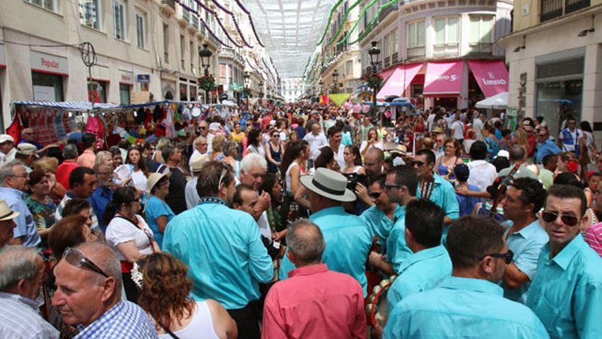 Lleno en la calle Larios al mediodía para despedir la fiesta.