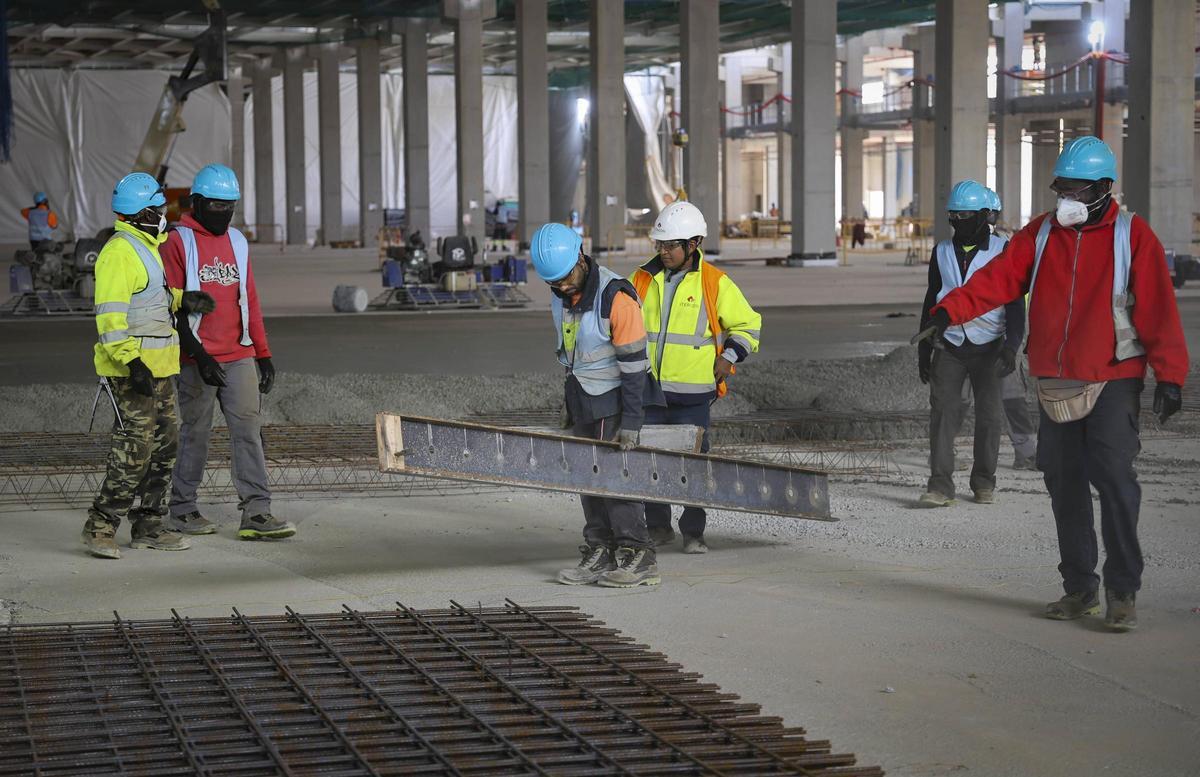 Trabajadores en la gigafactoría de Parc Sagunt II.