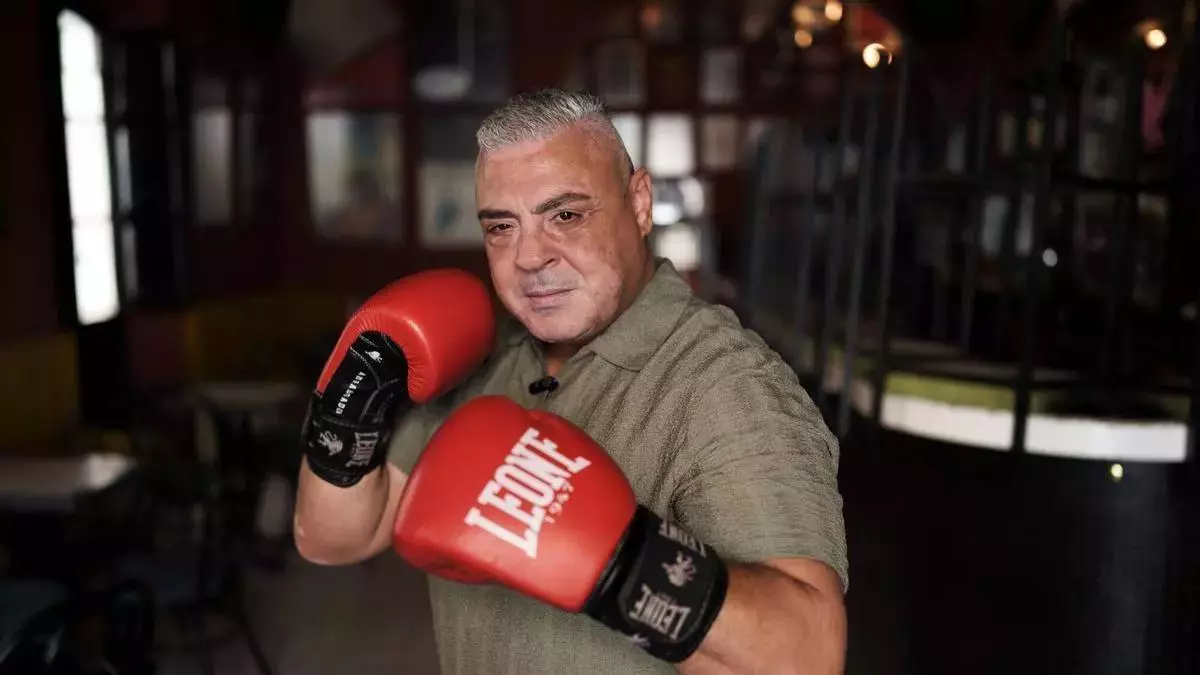 Pedro Acosta, el boxeador que guarda la puerta del Jazz y vigila el Hospital de Mérida