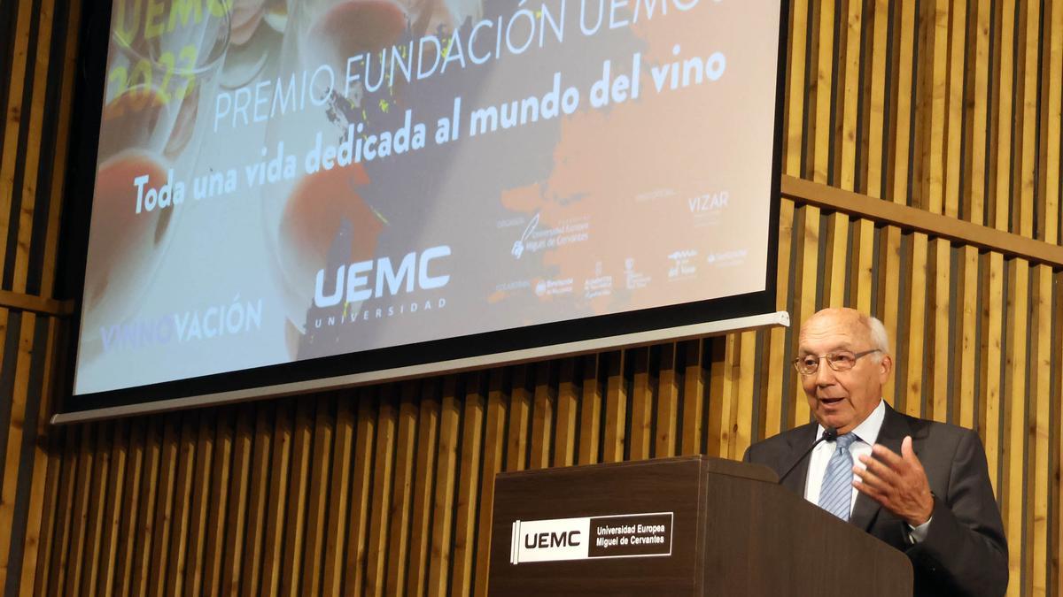 Manuel Fariña interviene en el acto de entrega del premio