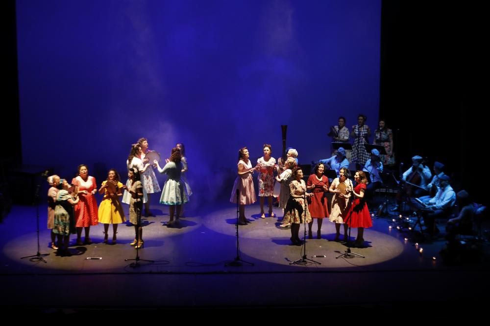 Actuación en Gijón del colectivo musical "Muyeres"