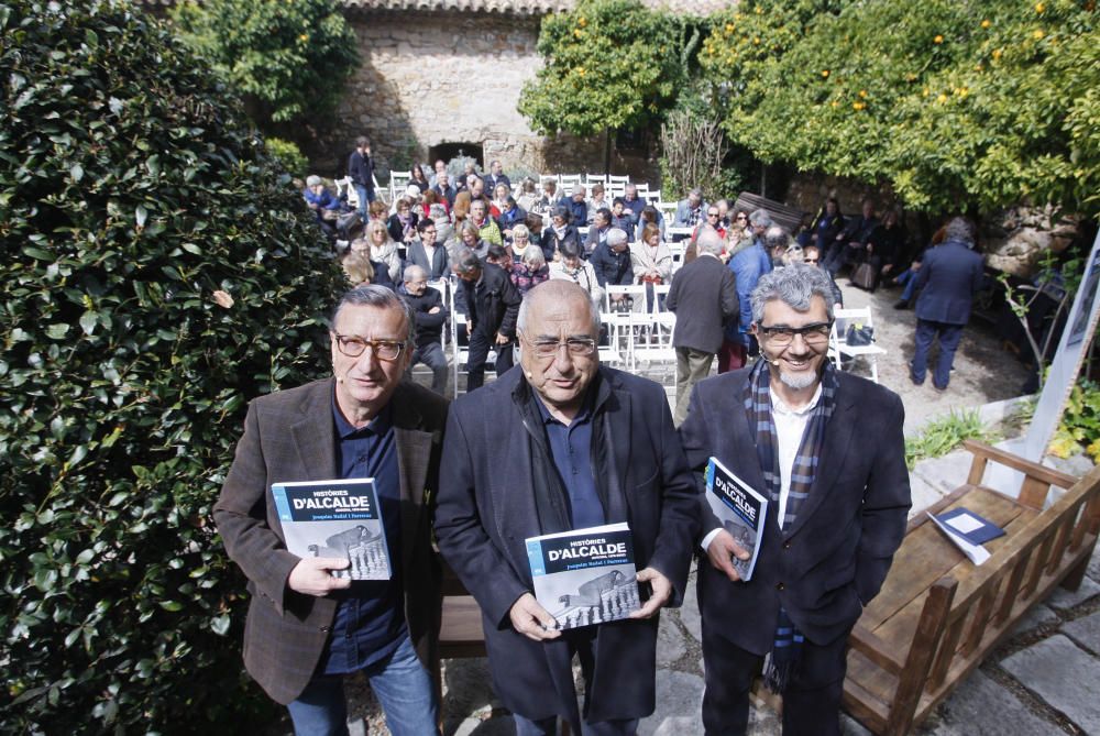 El llibre s'ha presentat al jardí de l'Àngel