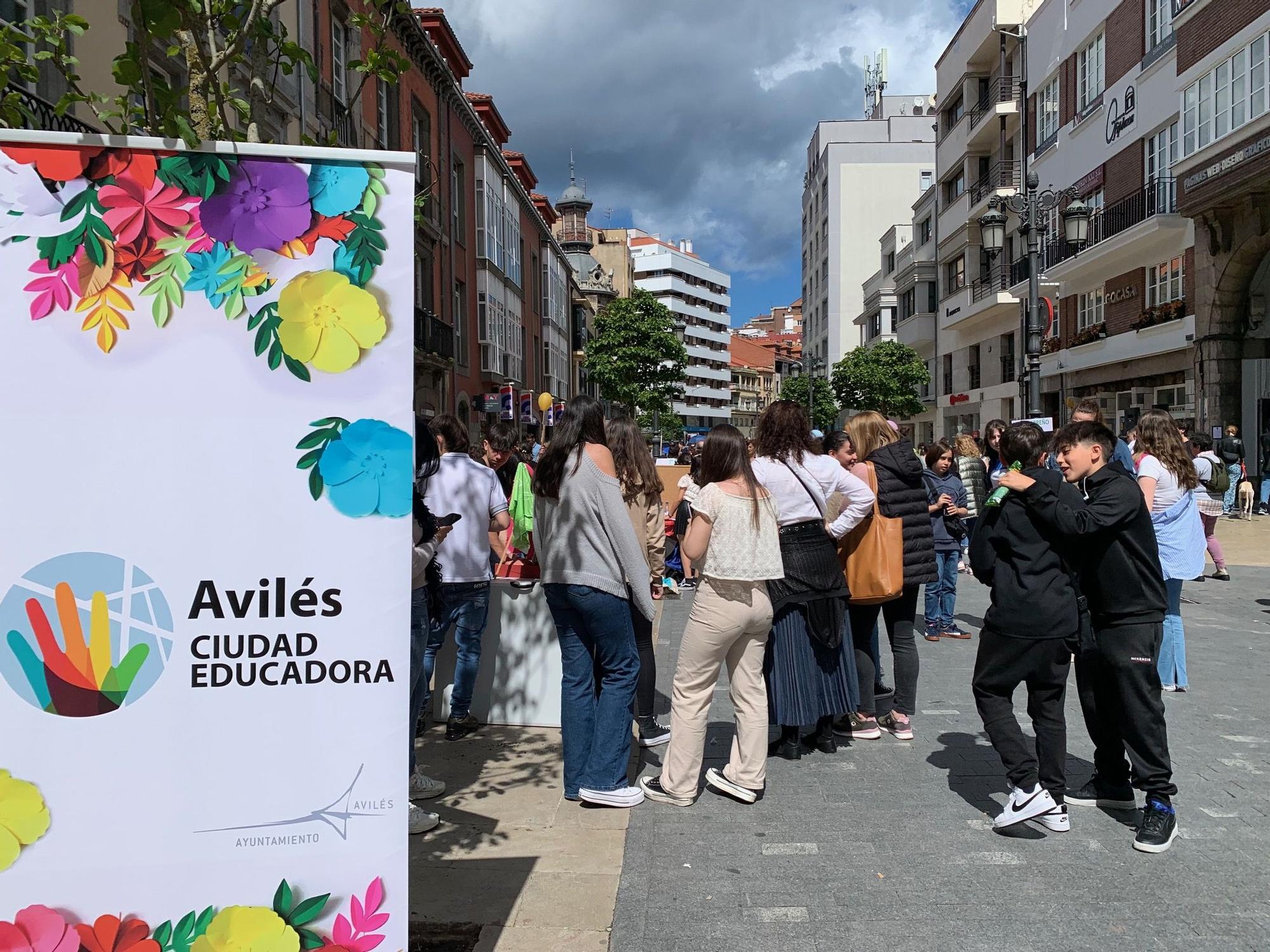 Mercadillo estudiantil en Avilés para el viaje de fin de curso