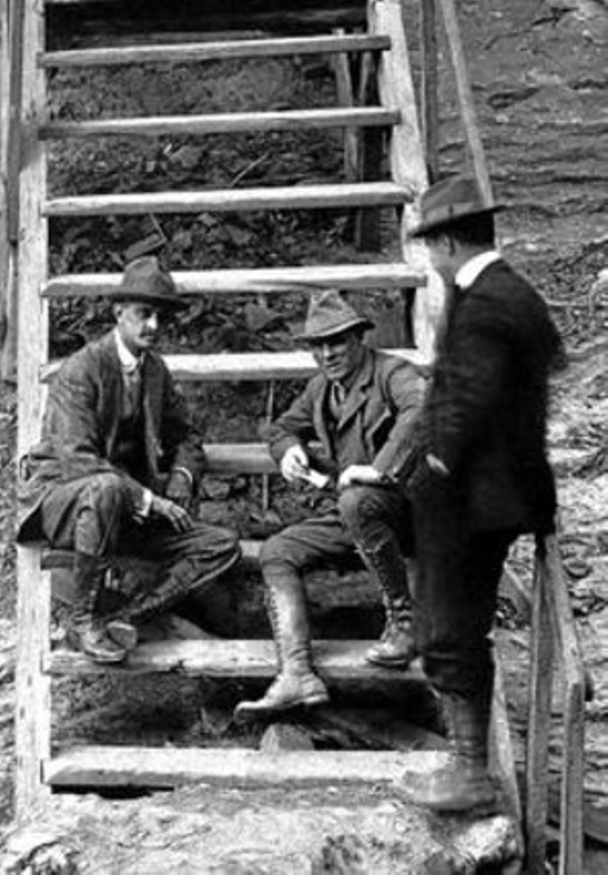 Frederick Stark Pearson, a l’esquerra, en una de les seves estades a Tremp, el 1914. Frederick Stark Pearson, a l’esquerra, en una de les seves estades a Tremp, el 1914.