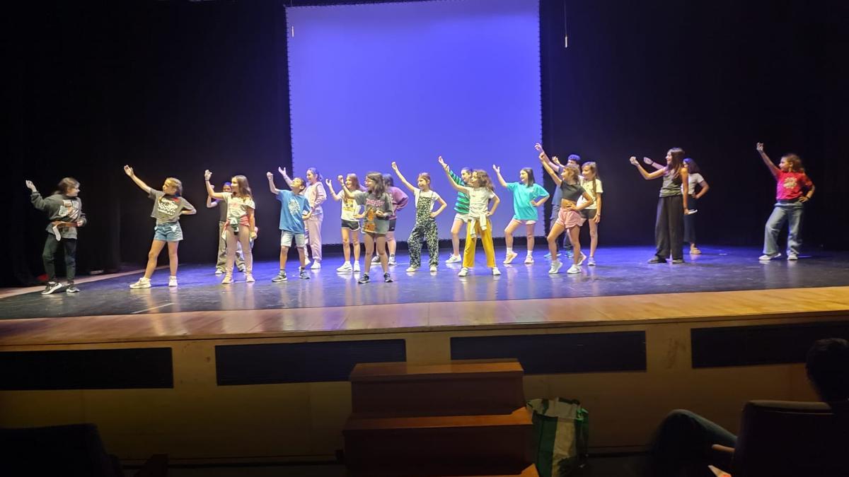 La Mostra de Teatro Escolar en el Auditorio de Cangas.
