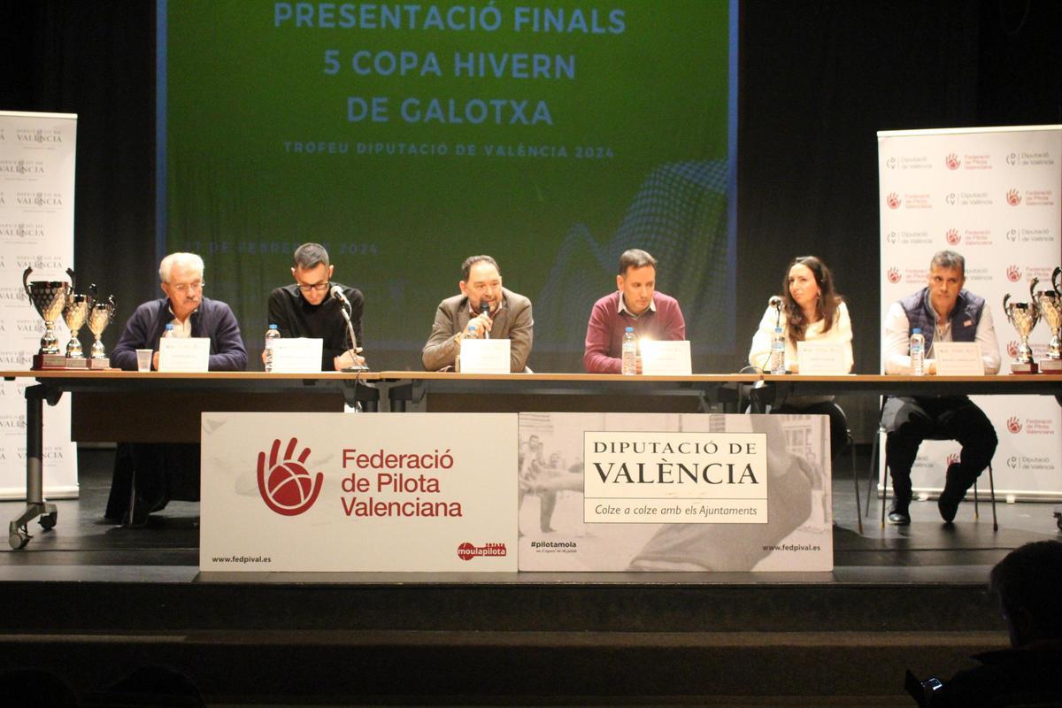 Fernando Gil, Sergi Ruiz, Tino Bendicho, Juanba Camarelles, Emma García i Miguel Carceller, en el torn de parlaments.