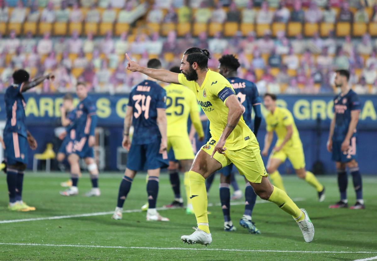 Raúl Albiol, en el Villarreal-Arsenal del ejercicio 2020/21.