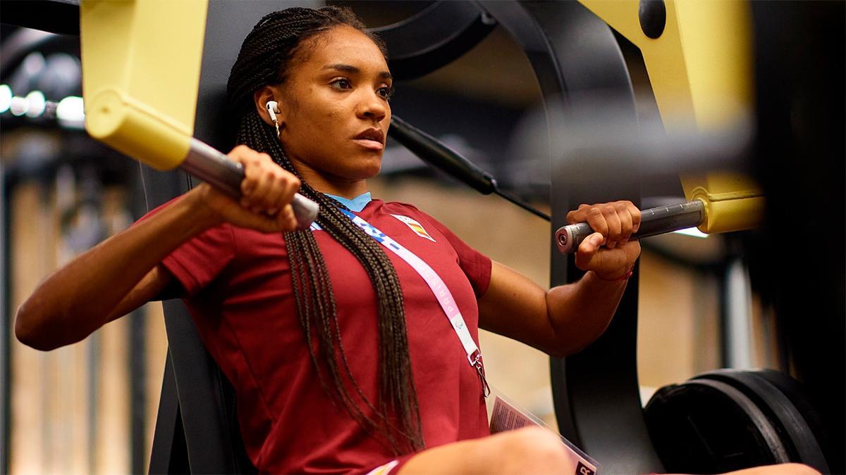 La selección femenina de fútbol se exprime en el gimnasio antes de su tercer partido en los Juegos