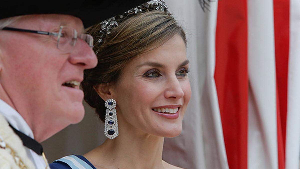 Impresionantes pendientes de la reina Letizia en la cena de gala en Londres