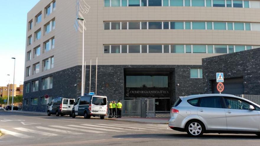 El fiscal pide cárcel para un maestro de un colegio de Elche acusado  por tocamientos a seis alumnas