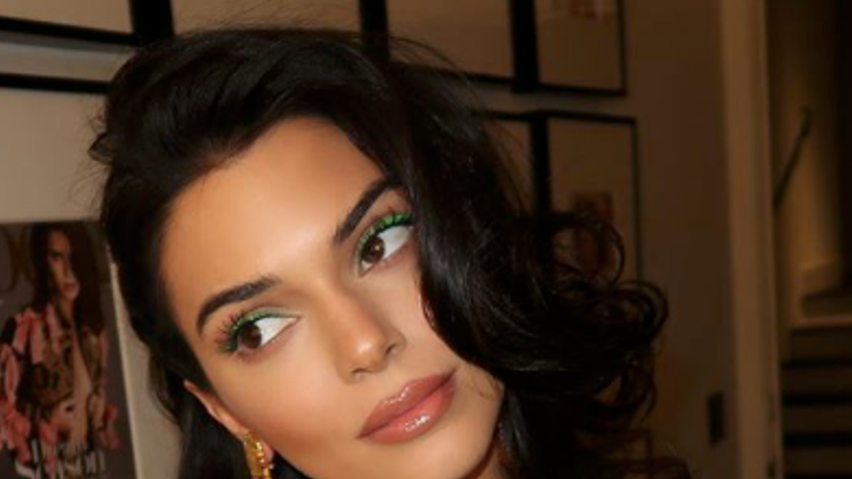 Kendall Jenner o cómo lucir ojos verdes neon