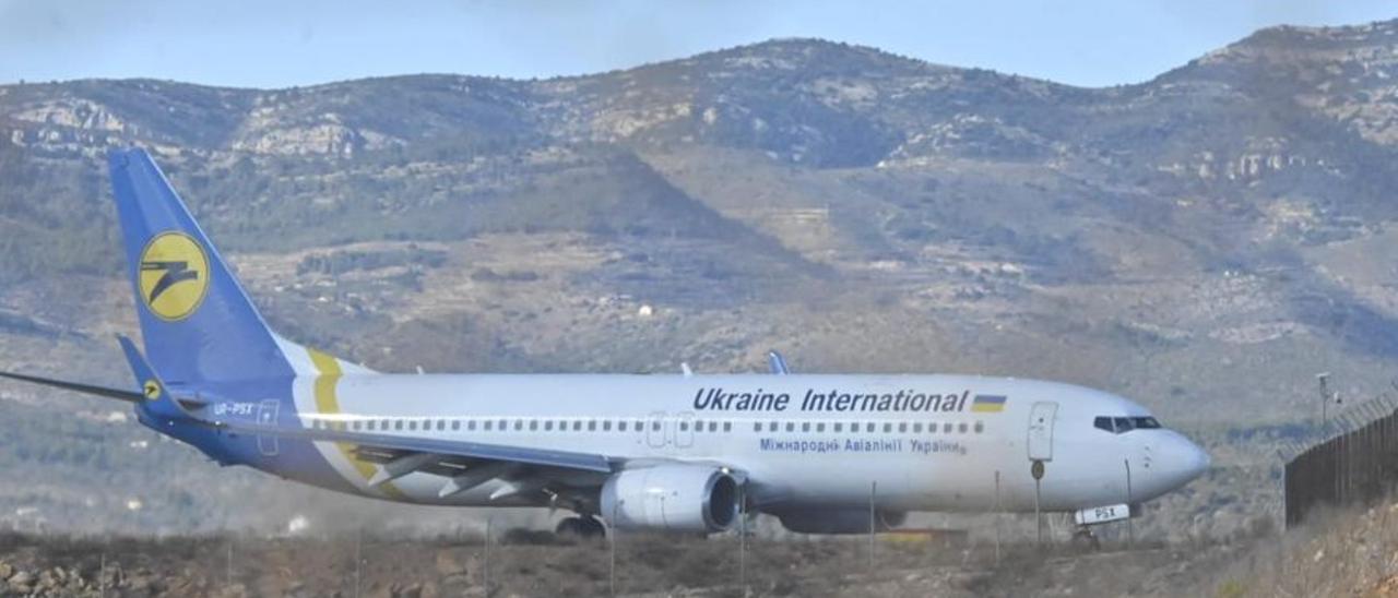 El aeropuerto de Castellón recibe cinco aviones de Ucrania para protegerlos de una posible guerra