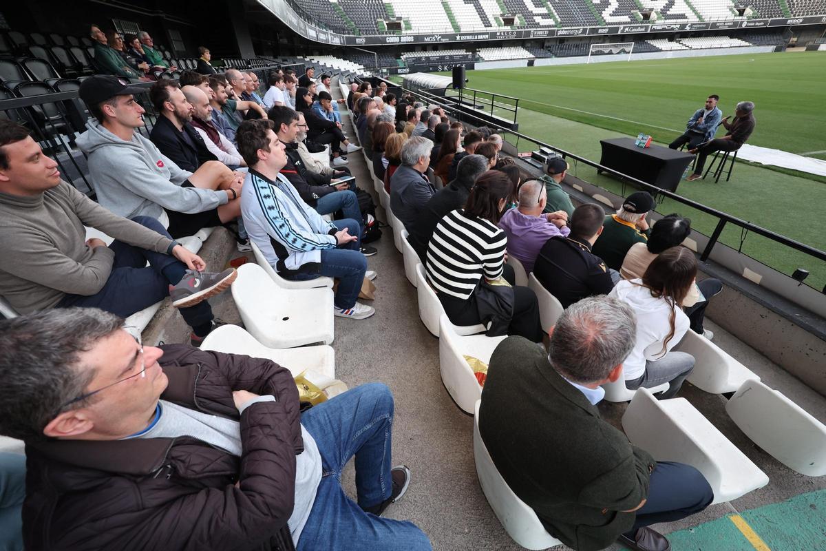 Galería | La presentación de 'El fútbol es nuestro', el libro de Rafael Escrig, en imágenes