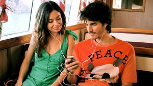 Los protagonistas de la serie Un cuento perfecto, en la que ambos se enamoran teniendo pareja