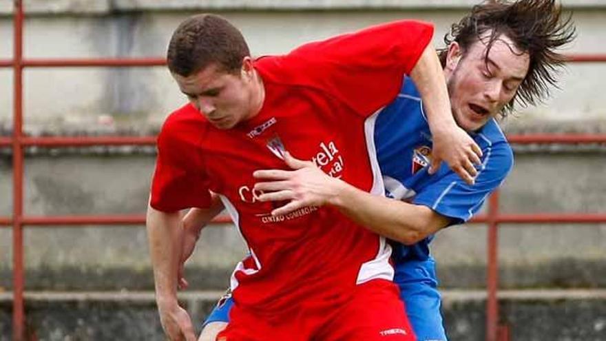 Un jugador del Gran Peña presiona a un rival, ayer en Barreiro.