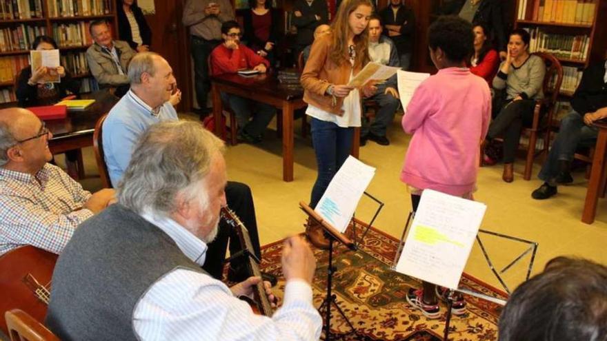 Acto literario y musical en la Biblioteca de Ponte Caldelas