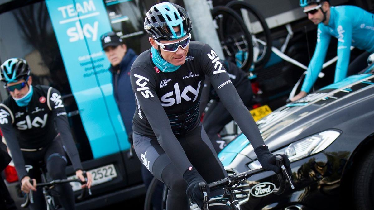 jcarmengol41312148 british cyclist chris froome of sky team heads to a training171214163443