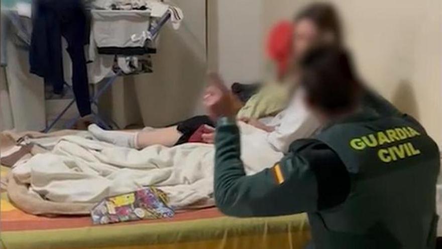 Video | Liberan a una mujer y su hijo retenidos casi dos meses en un hotel