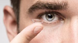 Ortoqueratología: ¿qué es y cómo funcionan las lentillas para corregir la miopía mientras duermes?