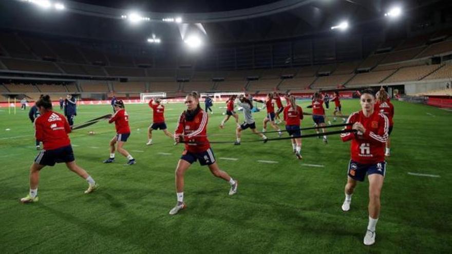 Las jugadoras de la Selección española de fútbol femenino participan en una sesión de entrenamiento.