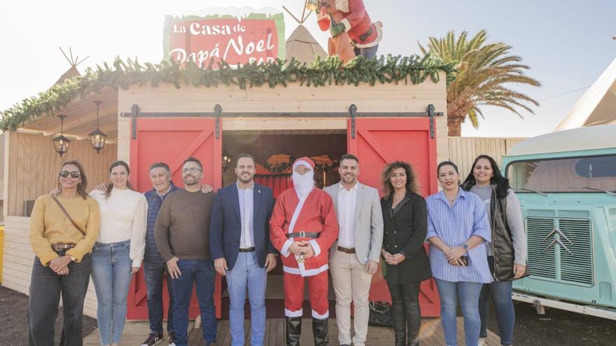 Arrecife disfruta de su primera feria de Navidad con la Casa de Papá Noel y la pista de patinaje sobre hielo