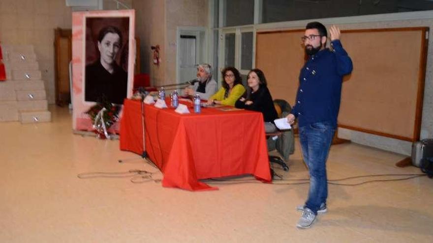 El concejal Tomás Hermelo en la inauguración del Fondo y en la presentación de &quot;Pioneiras&quot;. // G.N.