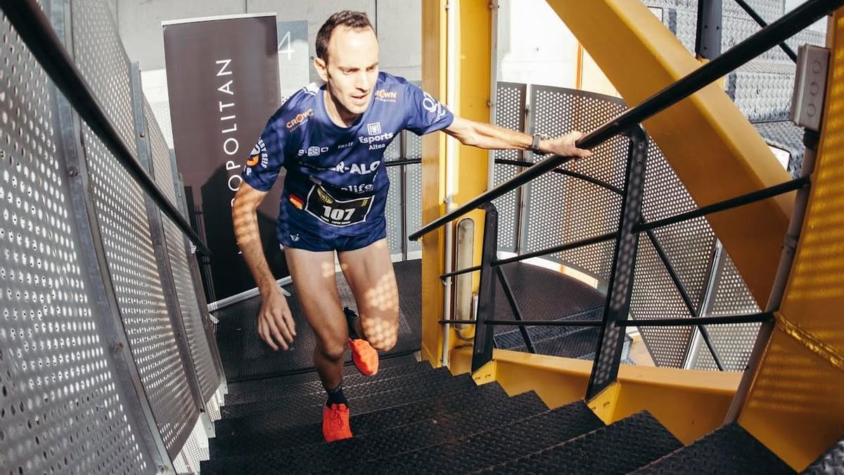 Ángel López Amor vuela en la Torre One y gana la Carrera Vertical y la general de 2025