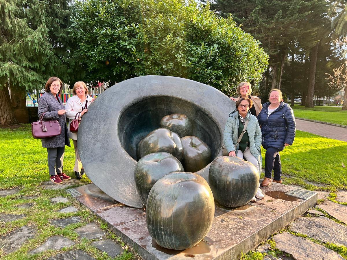La escultura "Exaltación de la Manzana" de Villaviciosa.