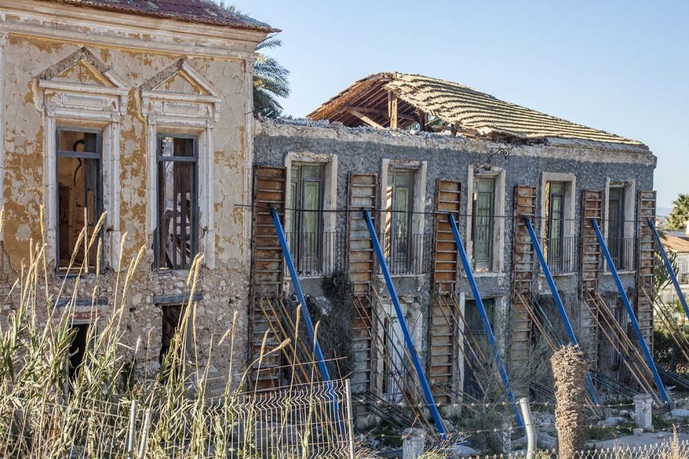 Casa y Torre de Los Balcones con imágenes captadas entre 2008 y 2017 y en el que se observa el deterioro del inmueble