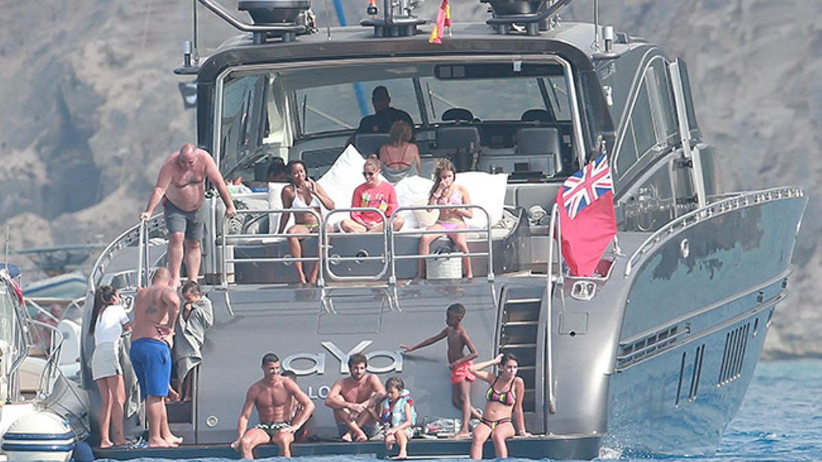 Cristiano Ronaldo y su familia a bordo de un yate en Formentera