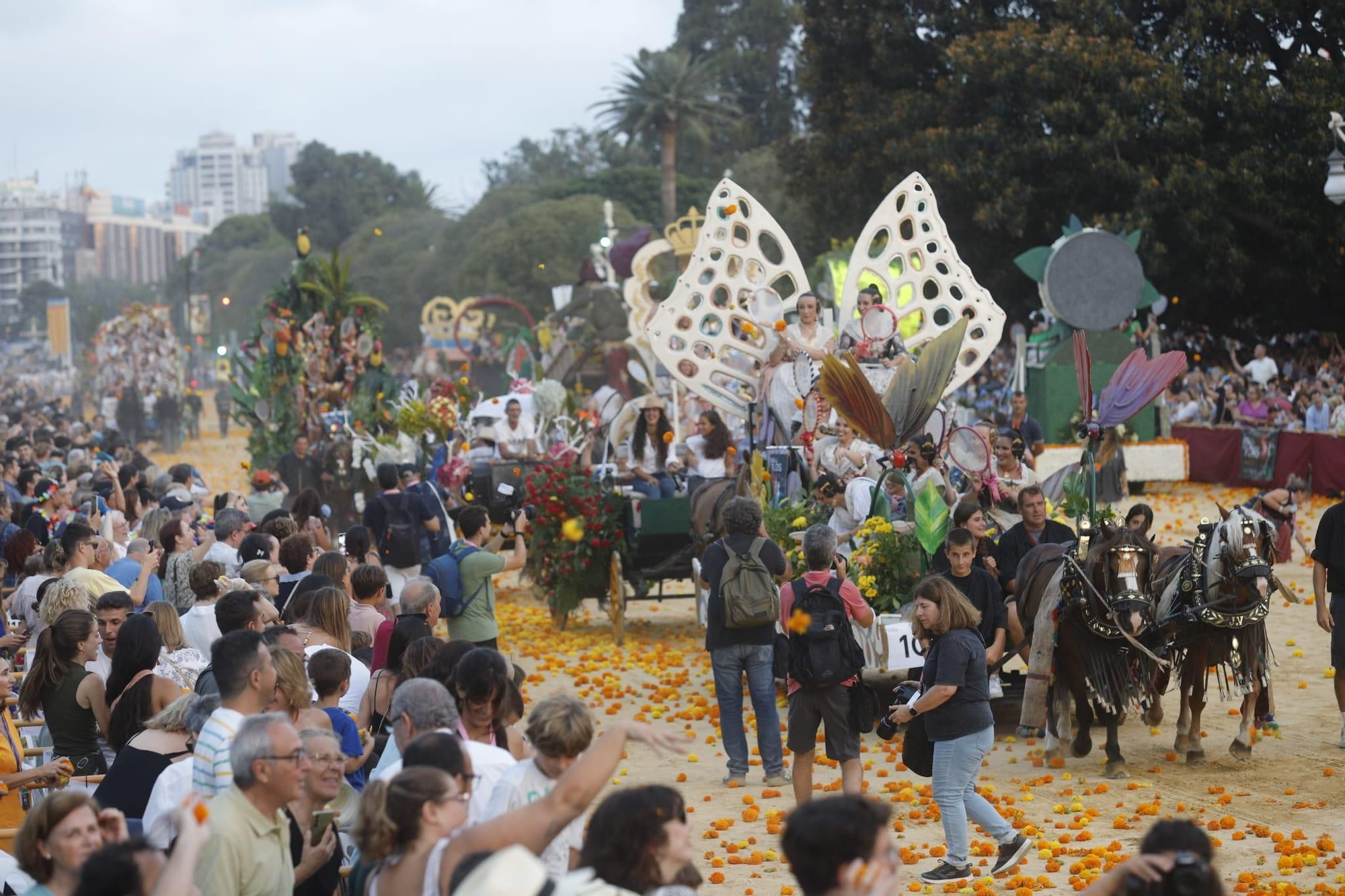 Así ha sido la Batalla de Flores en València 2024