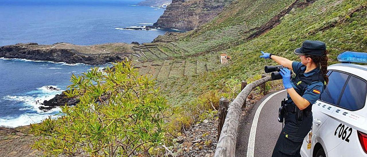 Sara González, de uniforme, en Tenerife, donde está destinada.