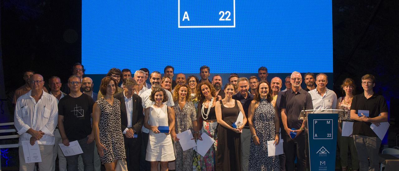 Foto con los premiados de este año en arquitectura en Málaga.