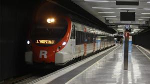 Tren de Rodalies Renfe a l’estació de Sagrera-Meridiana.