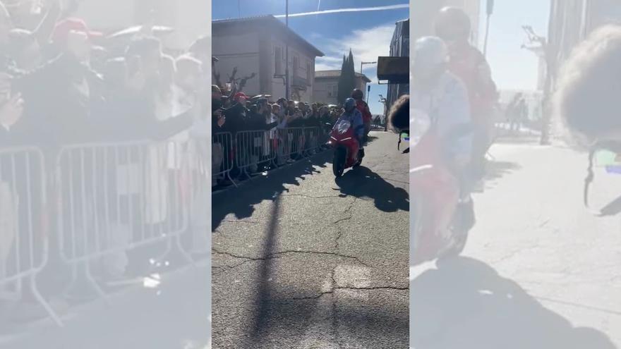 Álex y Marc Márquez llegan a la celebración en Cervera sobre una Ducati Panigale