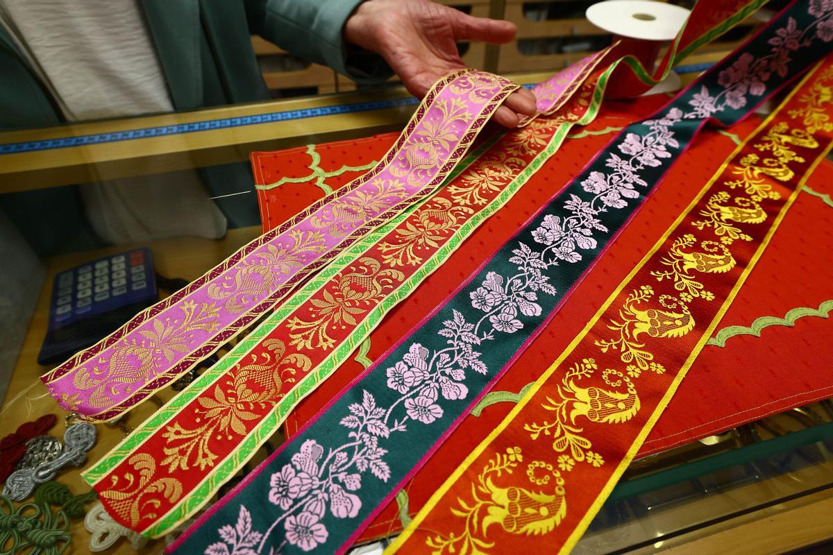 Mercería Ibarra, la nueva vida de un negocio tradicional en el centro de Zaragoza que pasa de madre a hija